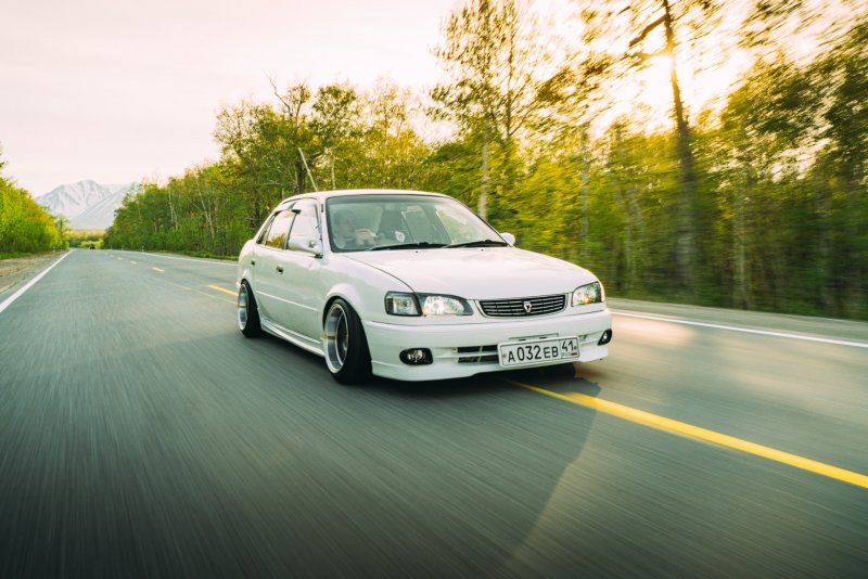 Toyota Corolla e110 хэтчбек