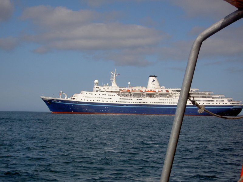 Корабль Каравелла черно белый