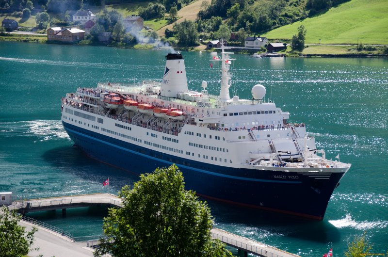 Теплоход Марко поло