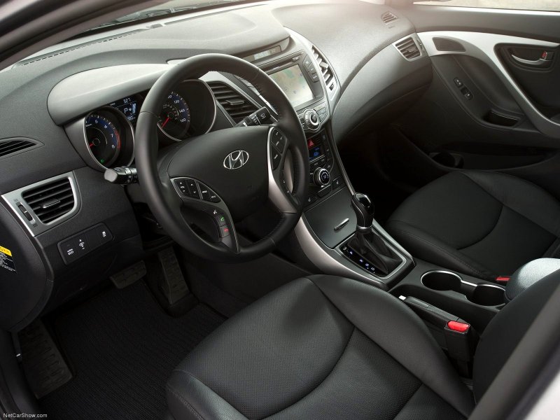 Hyundai Elantra 2013 салон