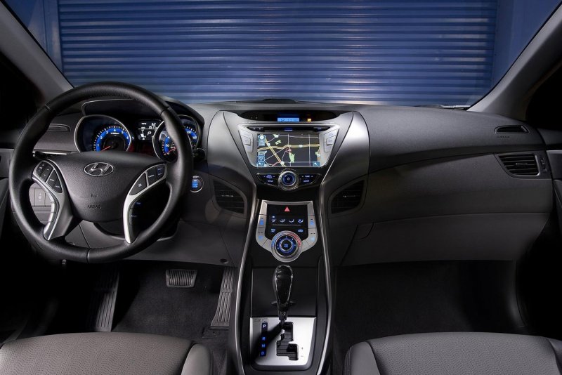Hyundai Elantra 2012 салон