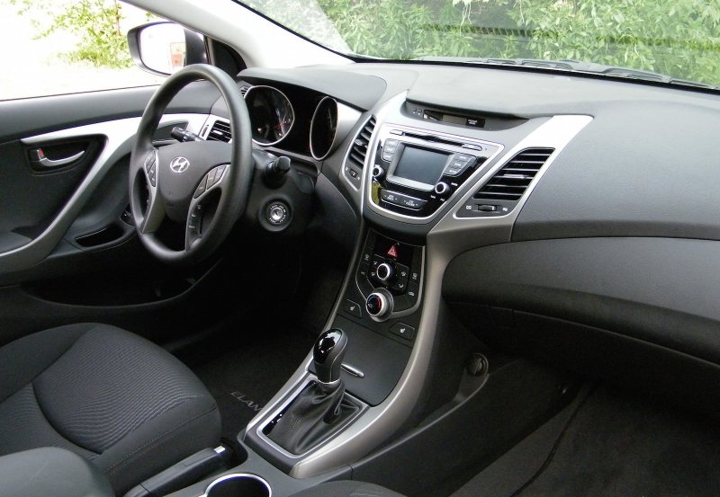 Hyundai Elantra 2011 салон