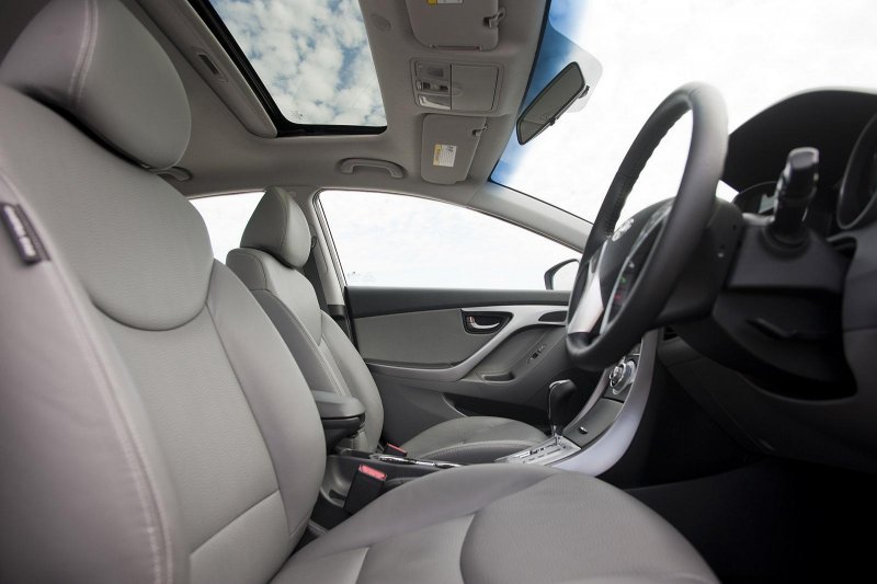 Hyundai Elantra 2011 салон