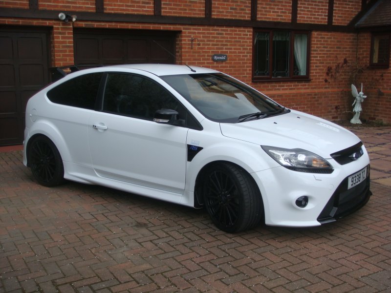 Ford Focus 2 RS белая