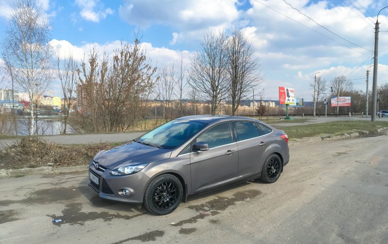 Ford Focus 3 седан на дисках