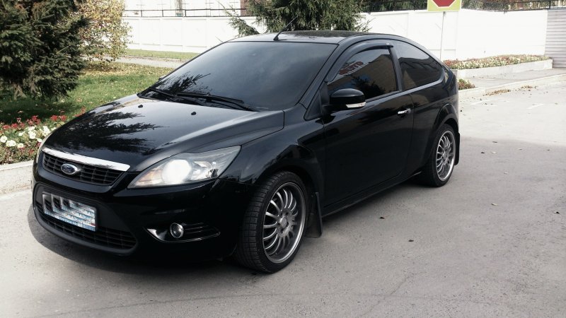 Ford Focus 2 хэтчбек черный