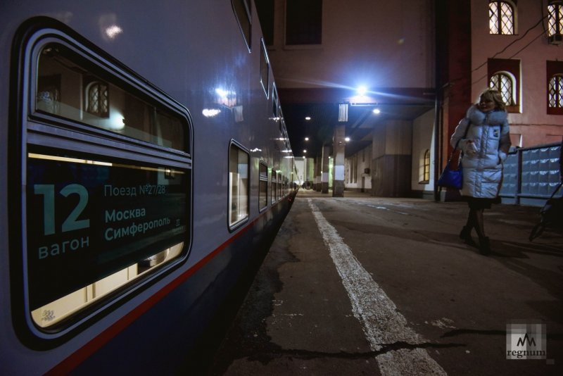 Поезд Таврия Москва
