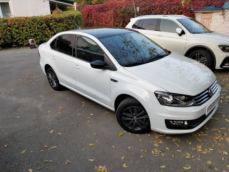 Volkswagen Polo sedan с черной крышей