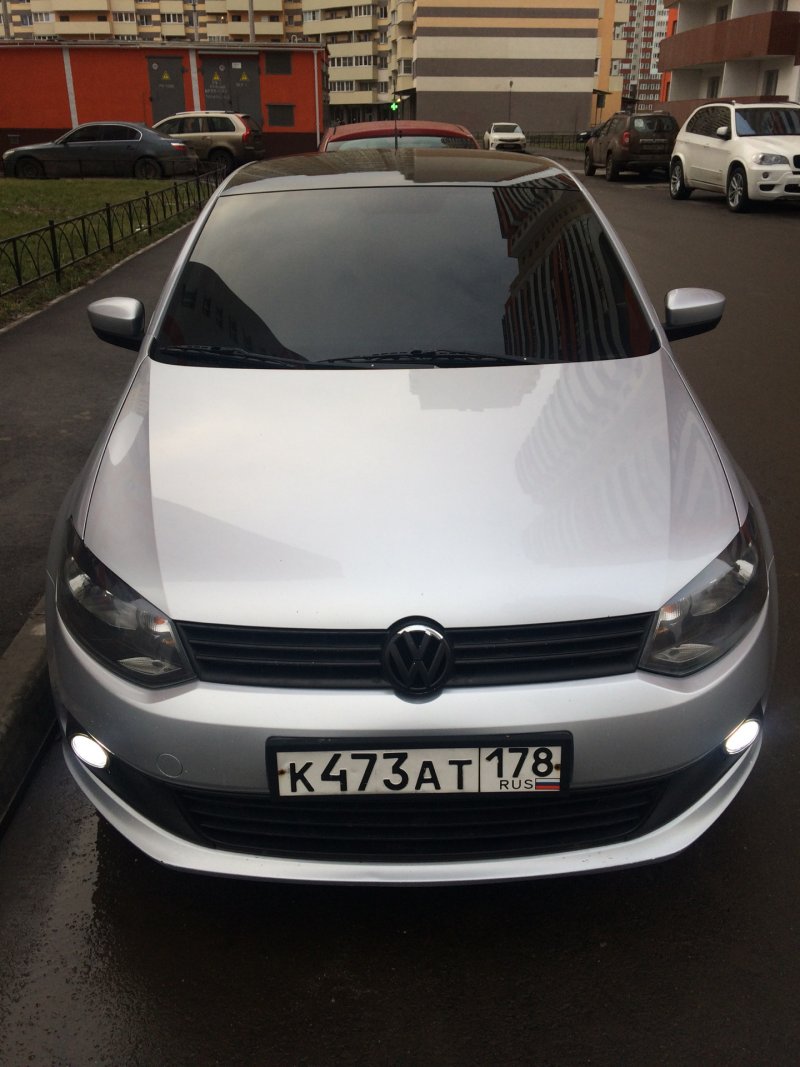 Volkswagen Polo с черной крышей