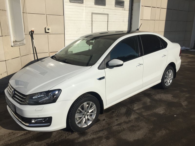 Черная крыша VW Polo sedan