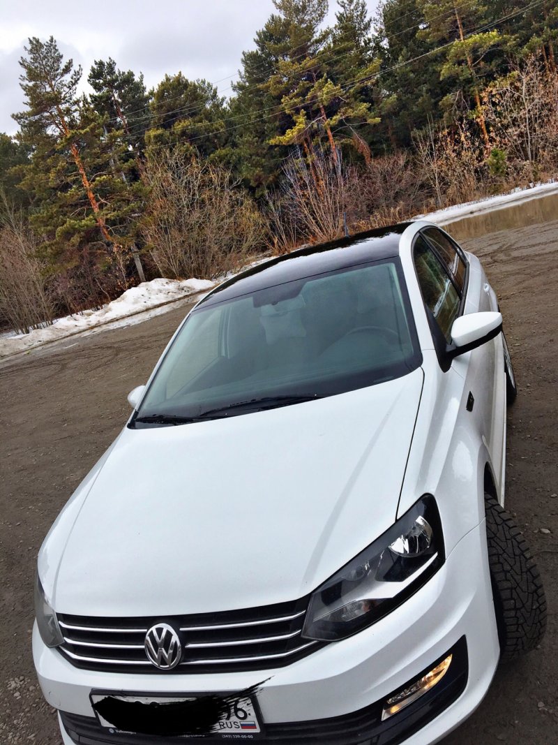 Volkswagen Polo sedan с черной крышей