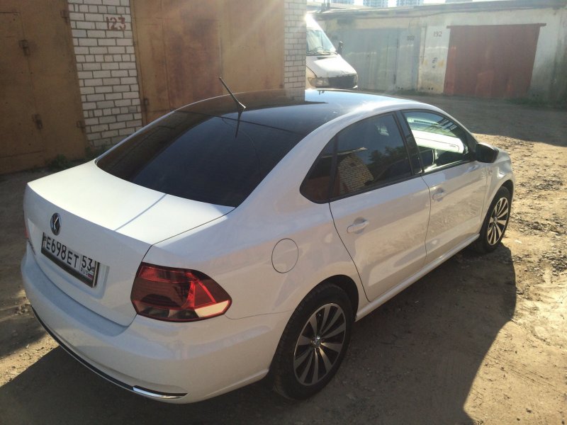 Volkswagen Polo sedan с черной крышей