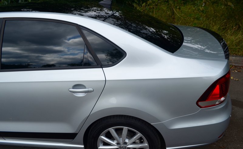 Черная крыша VW Polo sedan