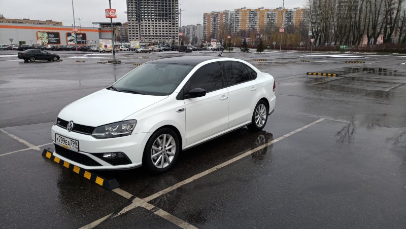 Фольксваген поло чёрная нрыша