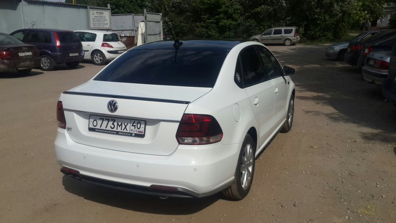 Volkswagen Polo sedan с панорамной крышей