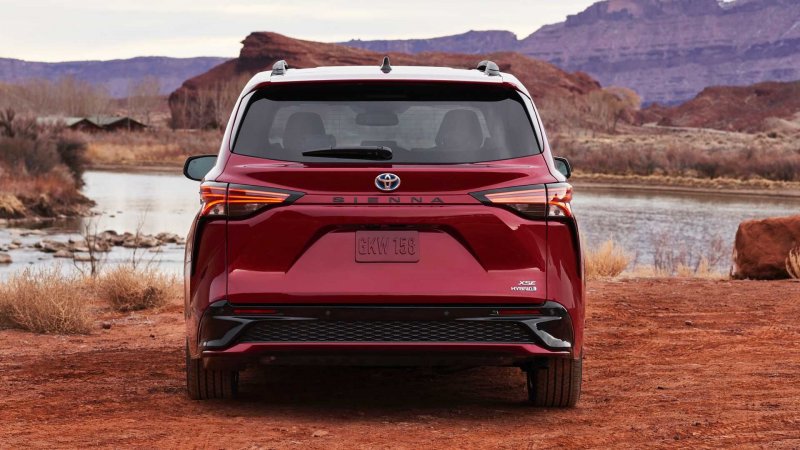Toyota минивэн Sienna 2021