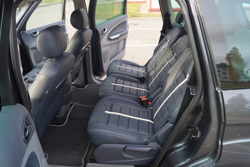 Ford s Max салон