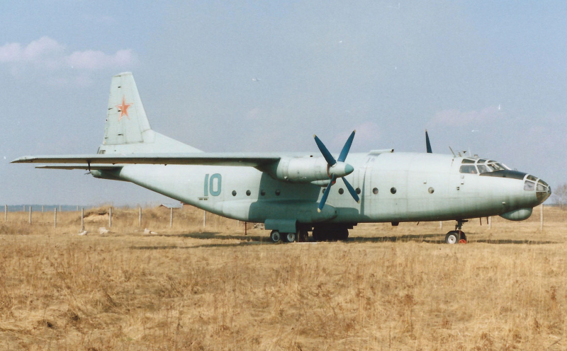АН-8 самолет