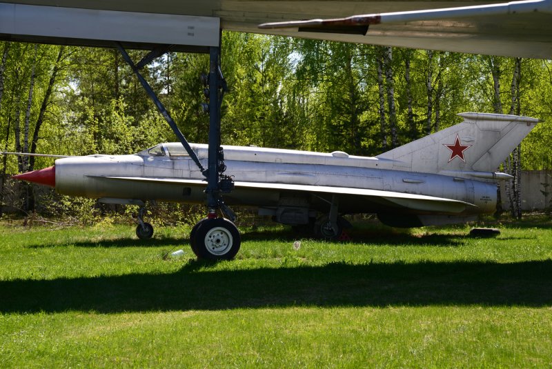 Самолет 144