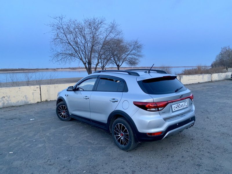 Kia Rio x-line 2020 серебристый