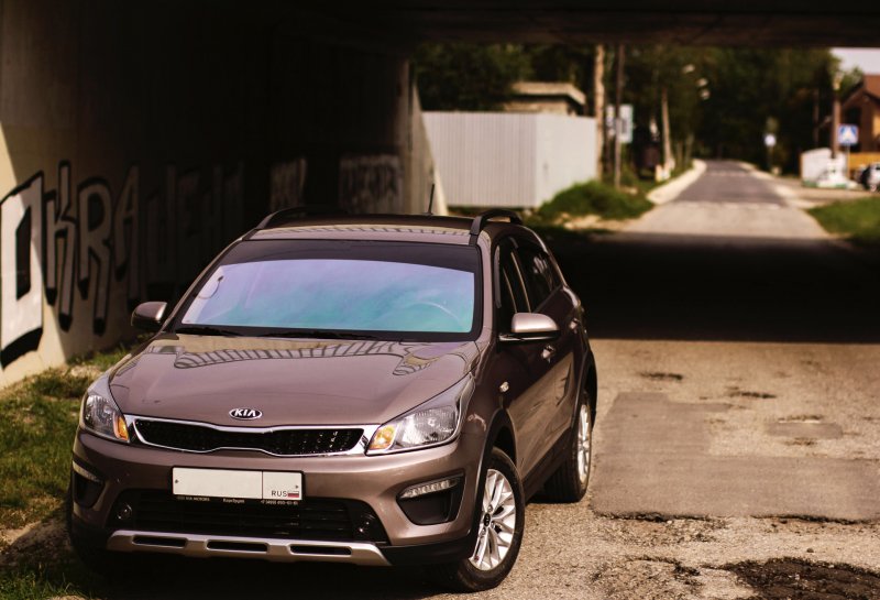 Kia Rio x-line коричневый