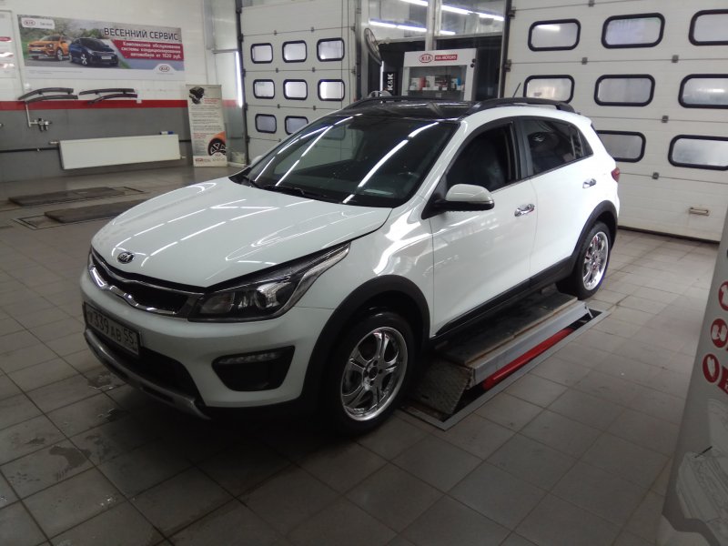 Kia Rio XLINE белая