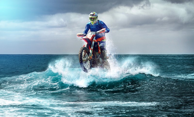 Мотоцикл Ducati красный