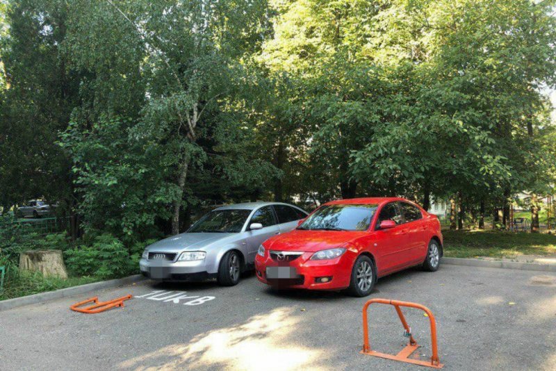 Место для парковки во дворе