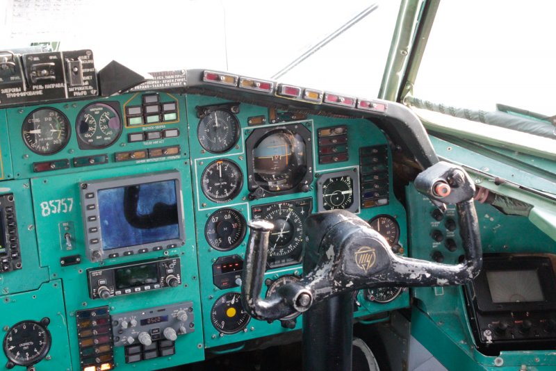 Кабина ту-134 Горизонт