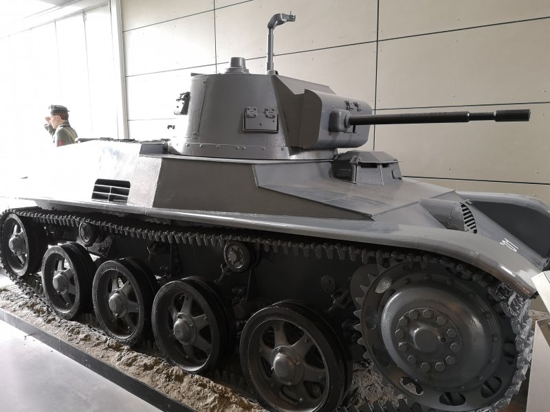 Landsverk l-100