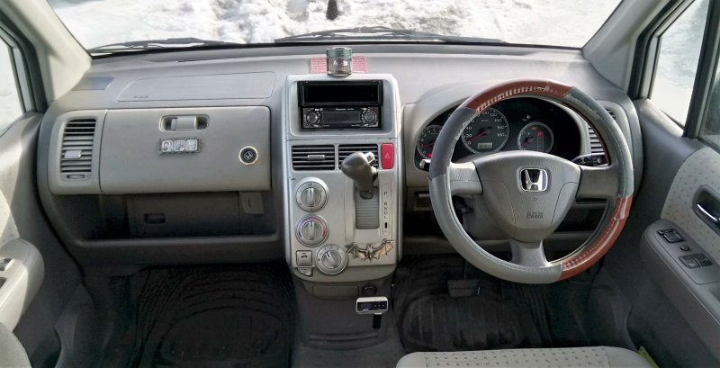 Honda Mobilio 2002 салон