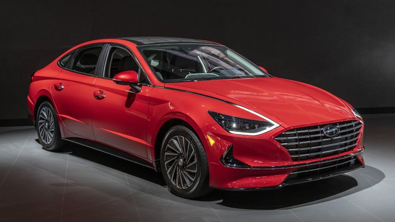Hyundai Sonata 2020 красная