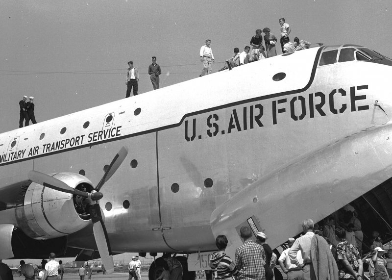 Douglas c-124a