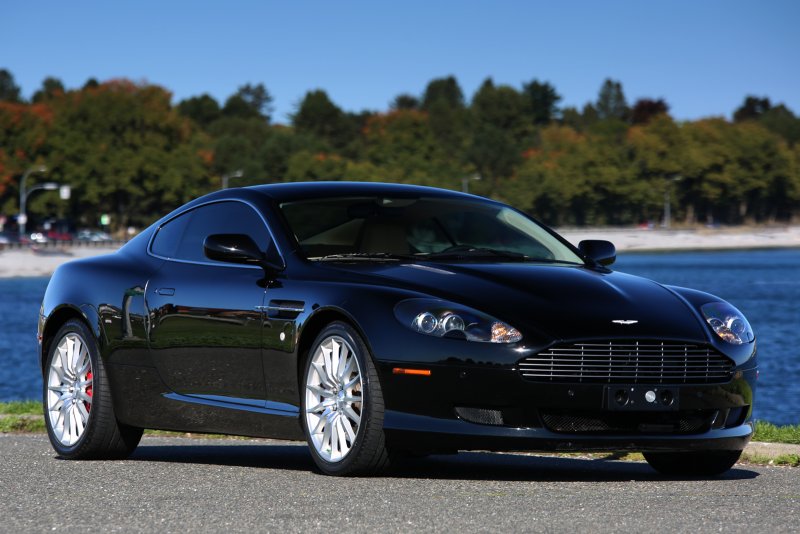 Aston Martin db9 черный