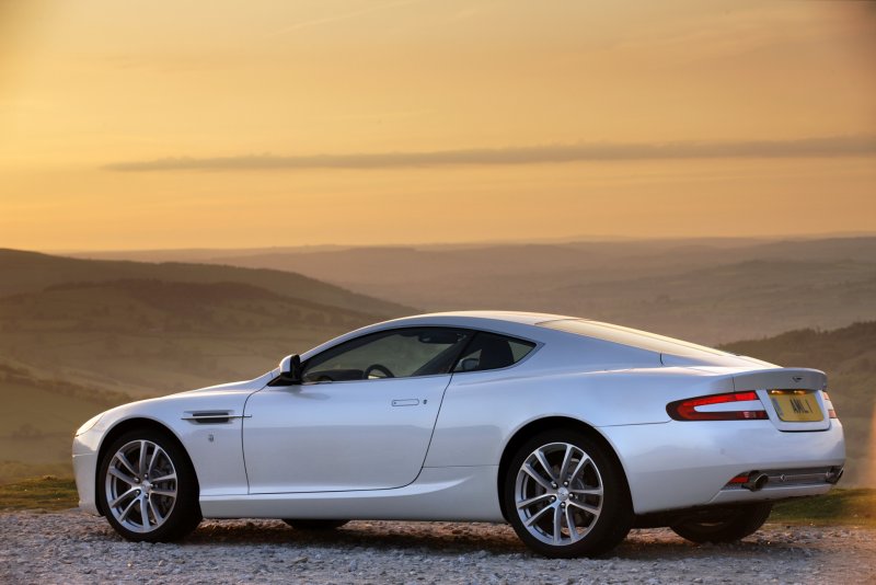 Астон Мартин db9 Coupe