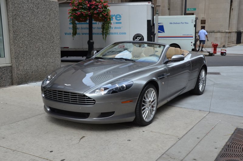 Aston Martin db9 2020