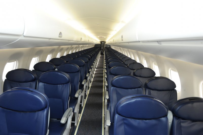 EMB 190 салон