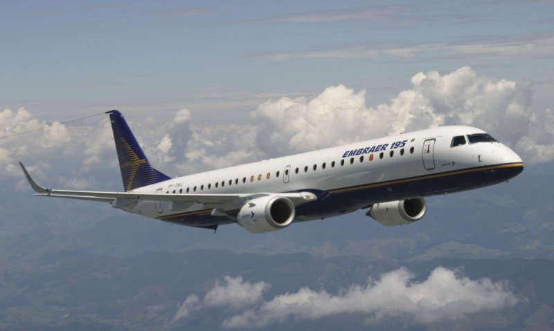 Самолет Embraer 190