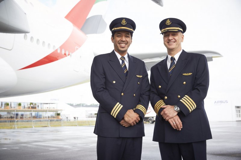 Самолёт Airbus a380 Emirates