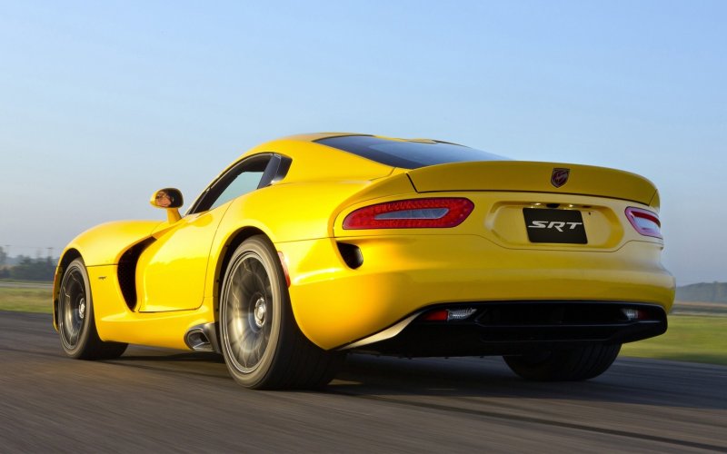 Dodge Viper желтый