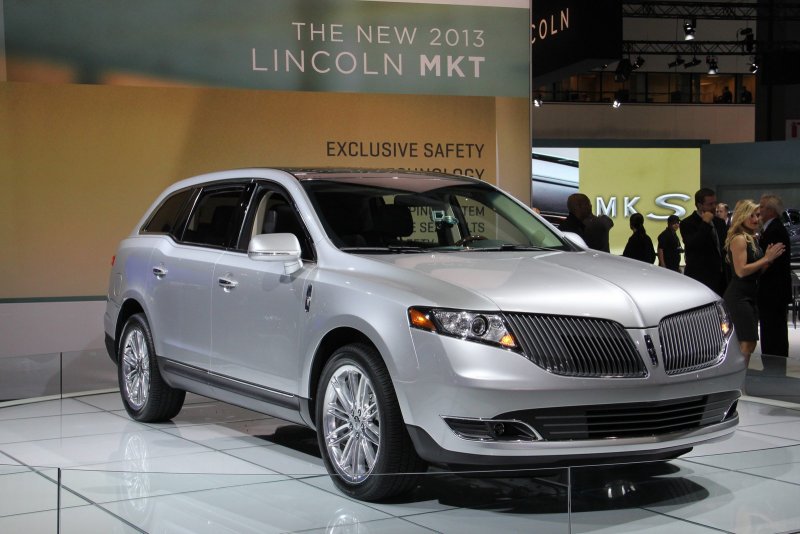 Lincoln MKT модель 1:14