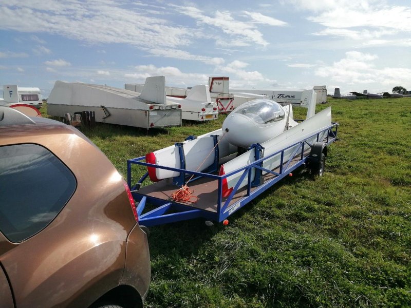Glider l-13 Red bull