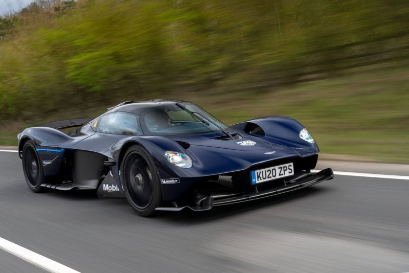 Гиперкар Aston Martin Valkyrie