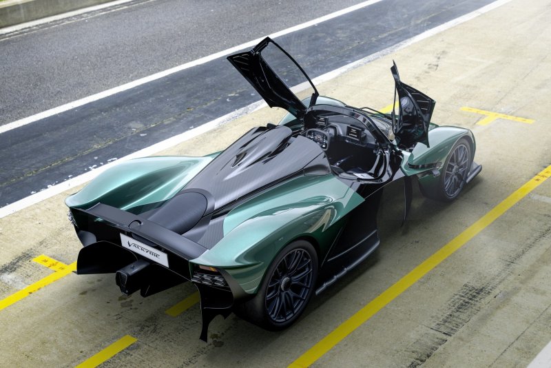 Гиперкар Aston Martin Valkyrie