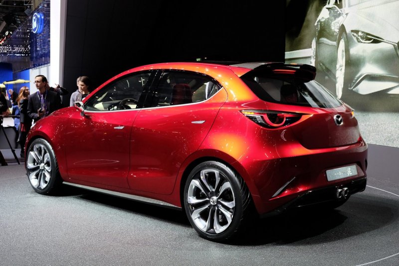 Mazda2 автомобиль 2014