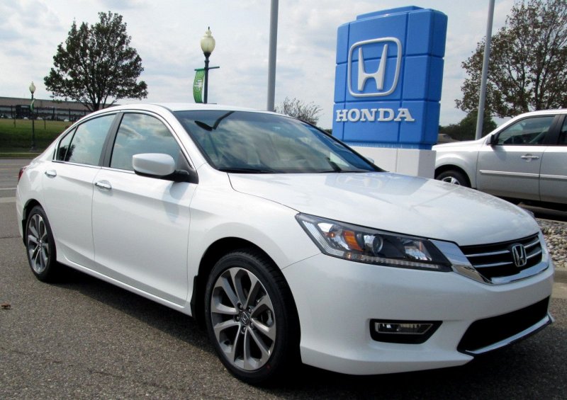 Honda Civic 8 белый седан