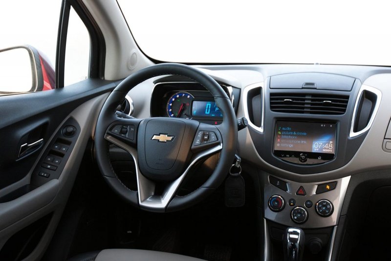 Chevrolet Tracker 2017 салон