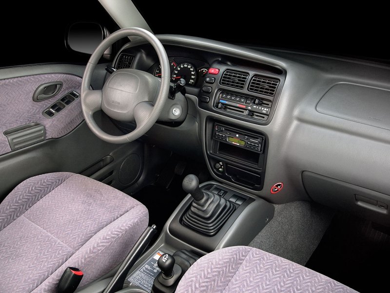 Chevrolet Tracker 2000 салон