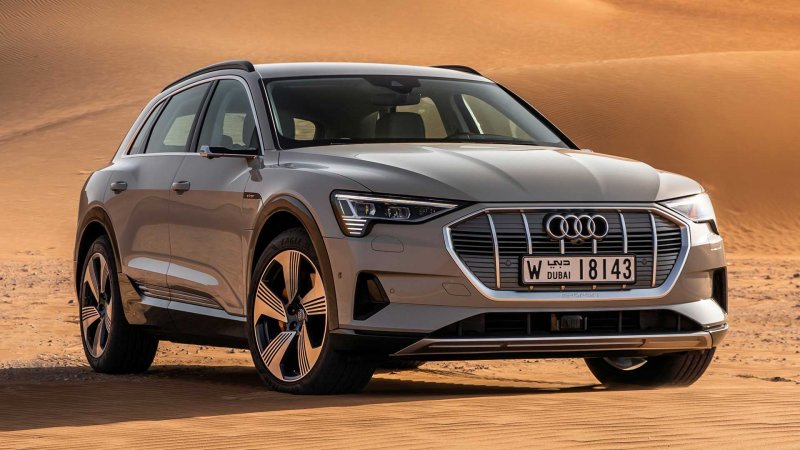 Audi электрокар e-tron,