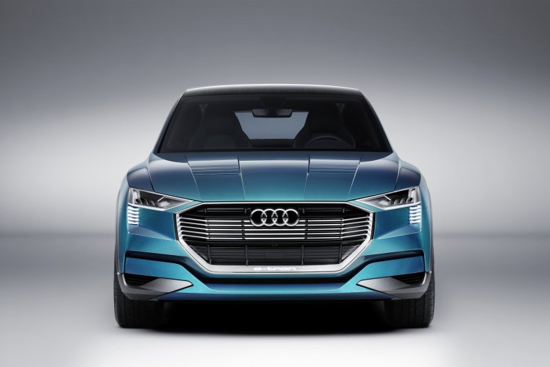 Audi e-tron 2015